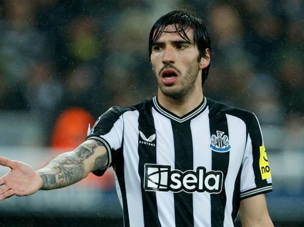 סנדרו טונאלי. קשרה של ניוקאסל כבר סיים את העונה בעקבות הפרשה (GETTY)