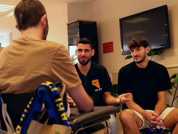 יותר גדול מכדורסל (באדיבות מכבי תל אביב)