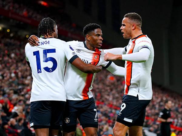 שחקני לוטון חגגו את היתרון הזמני (GETTY)