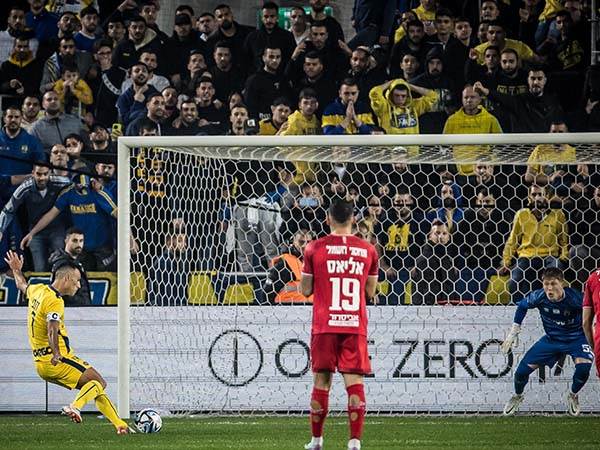 ימשיך לבעוט את הפנדלים. ערן זהבי (אלן שיבר)