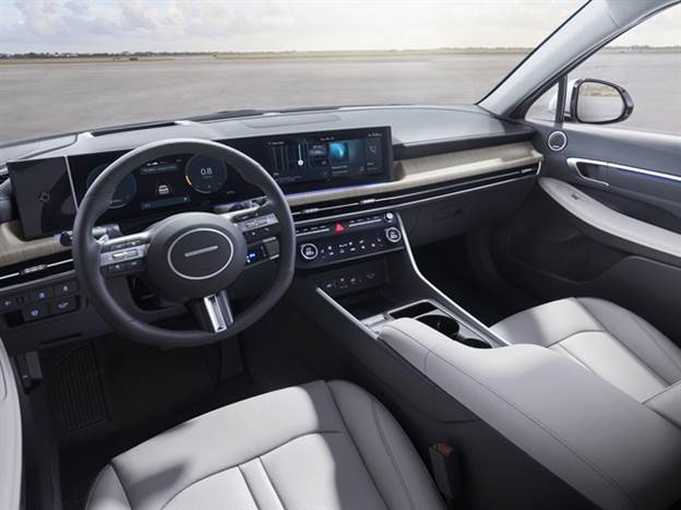 צמד מסכי "12.3 ועוד כמה תוספות אבזור