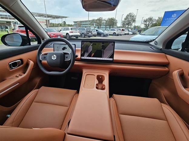 תוכלו לבחור גם בצבע חום לריפודים