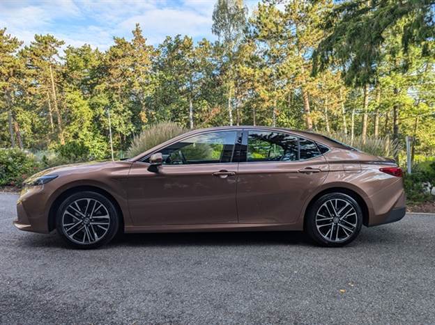 טויוטה קאמרי החדשה - פלטפורמה זהה ושומרת על מידות דומות לדור הקודם