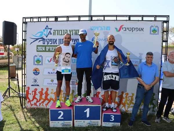 מנצחי חצי המרתון במרוץ אופקים | צילום: ארז ארטנשטיין, שוונג