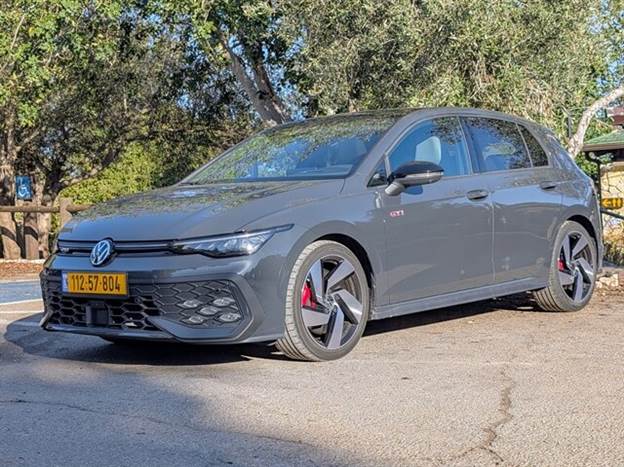 לא צועקת עליך שהיא ספורטיבית, אבל רואים שזו GTI
