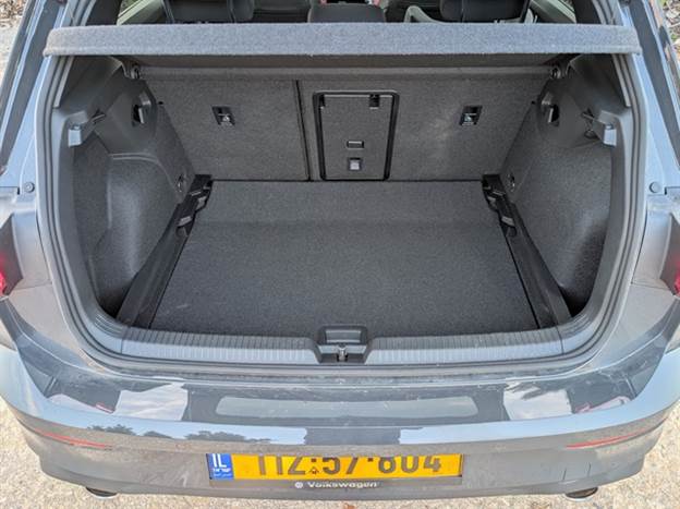 תא מטען שימושי ויש גלגל ספייר מתחת לרצפה