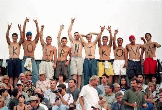 מעריצים של הטניסאית בתמונה מפורסמת (Getty)