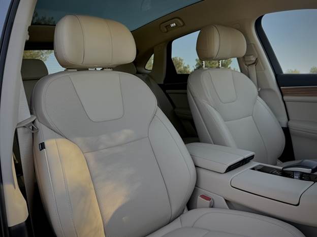 בגרסה הבכירה יש גם עיסוי במושבים הקדמיים