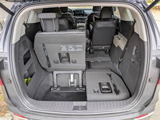 תא המטען מהגדולים והשימושים מבין המיניוואנים