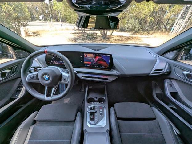 תא נוסעים עדכני ואיכותי, אם כי לא תתקשו למצוא פלסטיקה פשוטה, אך איכות ההרכבה טובה