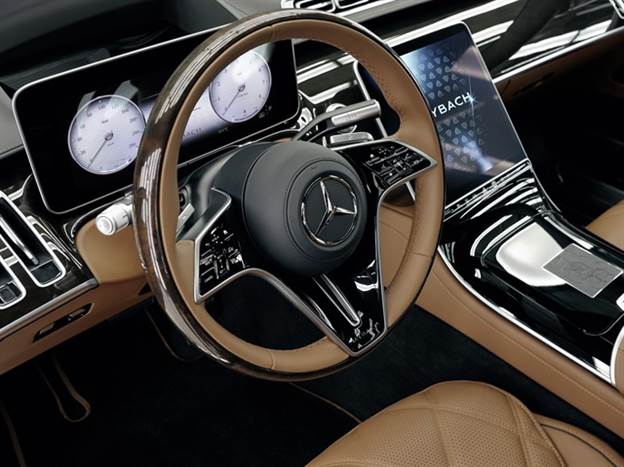 הגה בעבודת יד, משולב עץ אגוז ועור נאפה