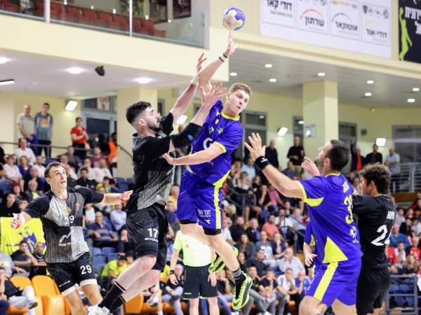 3 שערים. פיירמן (הדר ואן קולא)