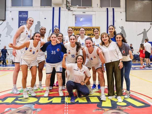 (עודד קרני, מנהלת ליגת אתנה ווינר)