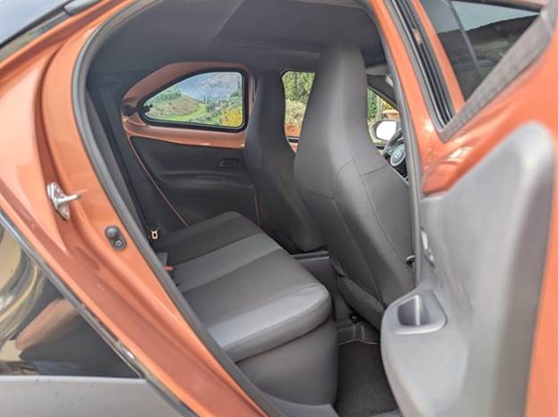 רק הסרח הקדמי גדל, בסיס הגלגלים נותר זהה, והמרווח... מצומצם