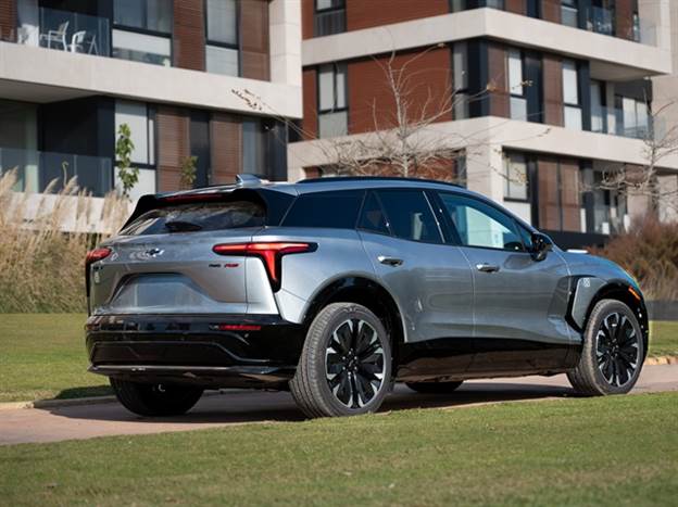 אח לא זהה לבלייזר בנזין ששיווקו הופסק אצלנו ב-2024