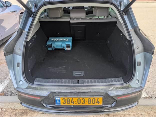 זיקר 7X: תא מטען מרשים, עם תאים מתחת לרצפה ותאורות לד, וגם כושר הגרירה הגבוה במבחן