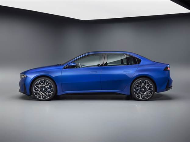 ממדים גדולים יותר מסדרה 3 הנוכחית