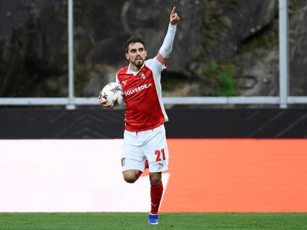 בראגה התנפלה על המשחק מהרגע הראשון (Photo by Miguel RIOPA / AFP via Getty Images)