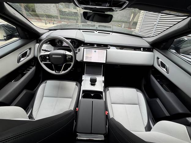 תא נוסעים איכותי לרוב, ובאופן אישי היינו בוחרים במקום גווני השחור משהו בהיר שיקפיץ את האווירה