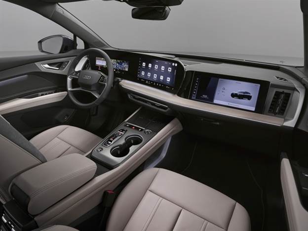 תא הנוסעים מיישר קו עם הסגנון שפגשנו לראשונה ב-Q6 אי-טרון