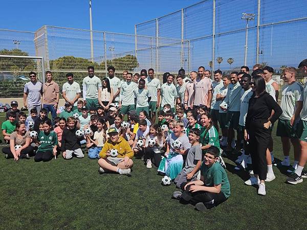 בני נוער מנהריה הגיעו לאימון מכבי חיפה, נפגשו עם השחקנים והמשיכו למוזיאון ולסיור בסמי עופר