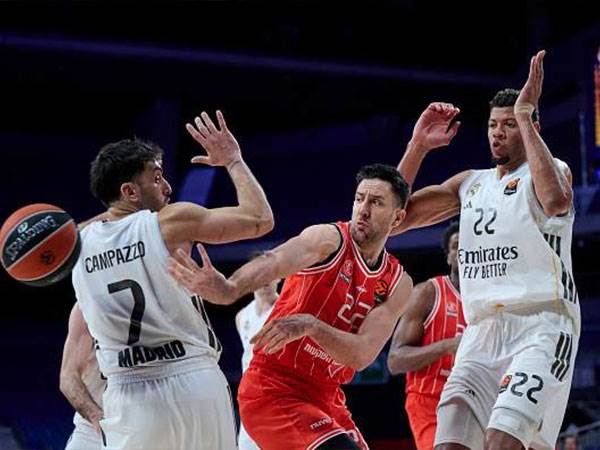 מיציץ` וטבארס. “מבקרים אותו בגלל הכסף“ (GETTY)