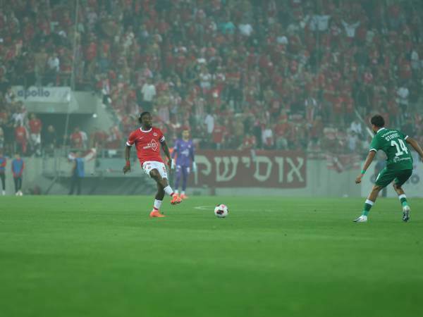 המחצית הראשונה התאפיינה בקצב רגוע כמעט ללא מצבים