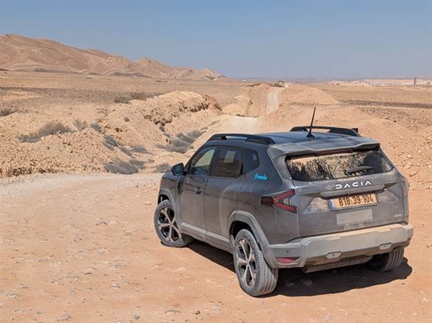 הדאסטר 4X4 האוטומטי ייקח אתכם הרחק מהכביש הראשי