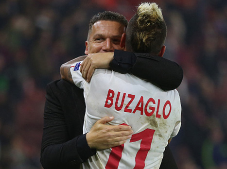 הישג ענק. בכר עם בוזגלו (GETTY)