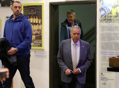 נכנס לעניינים (אלן שיבר)