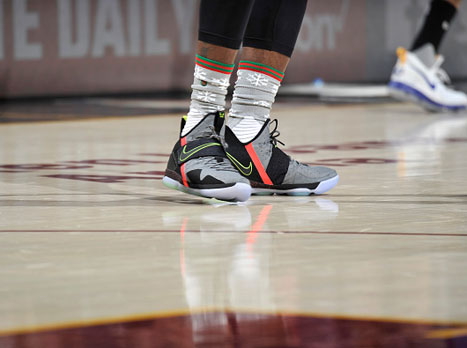 לברון באווירת חג (gettyimages)