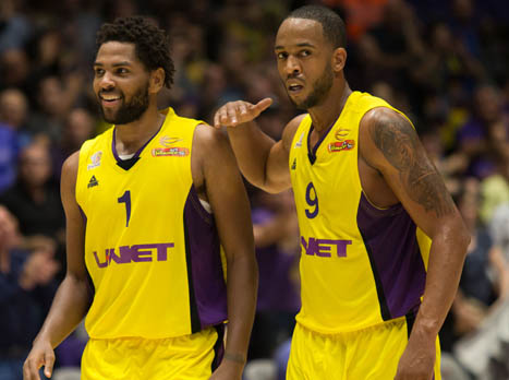 ווייאט ויאנגר חוגגים. חולון בחצי הגמר (מנהלת הליגה)