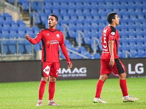 "מודעים לבעיות בהגנה" (צילום: דני מרון)