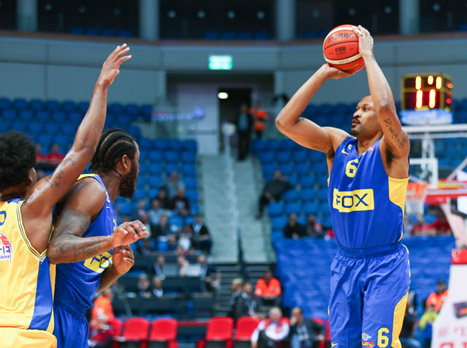 הופעת בכורה פושרת העונה בזירה המקומית. סמית' (דני מרון)