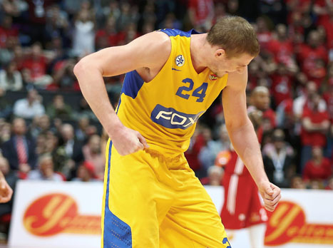 אייברסון חוגג (אלן שיבר)