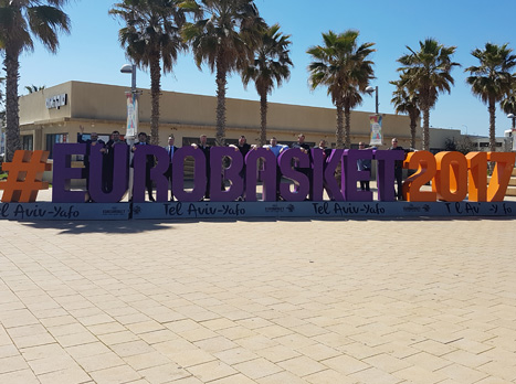 נציגי פיב"א והיריבות בנמל ת"א (צילום: איגוד הכדורסל)