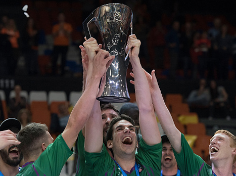 מלאגה חוגגת גביע. היסטוריה באנדלוסיה (getty)