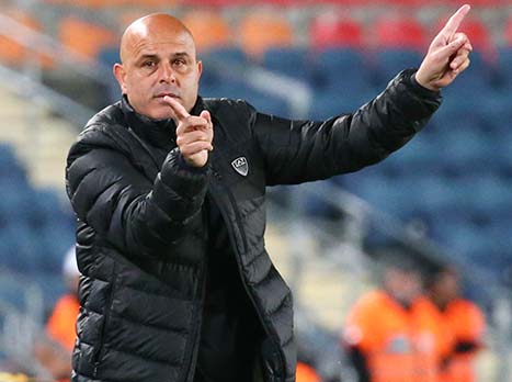 יוסי אבוקסיס. עוד התפרקות לסכנין בפלייאוף (צילום: דני מרון)