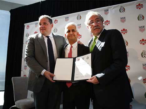 ראשי ההתאחדויות של ארה"ב, מקסיקו וקנדה מציגים את ההצעה (Getty)