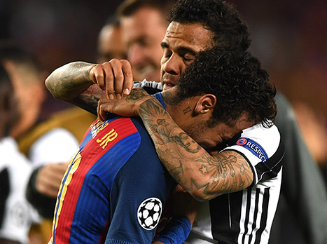 אלבס מנחם את ניימאר. "התחושה חמוצה" (getty)