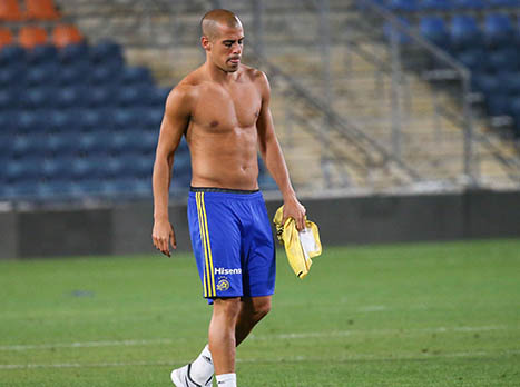 בן חיים מנסה לעכל את המעידה הקריטית (צילום: דני מרון)