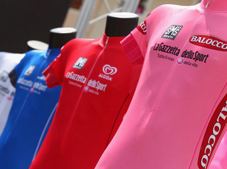 מסתערים על החולצות (getty)