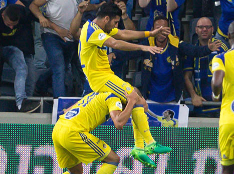 קצת חיוכים אחרי המכה הקשה (עודד קרני)