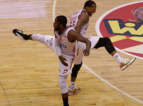 אבל הירוקים לא יכלו להצגה נדירה של דייסון (אלן שיבר)