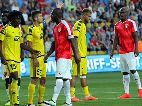 סובוטיץ' (שני מימין) כבר שיחק מול ב"ש (אודי ציטיאט)
