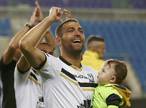 "גאה להיות קפטן בית"ר ירושלים". שכטר (אלן שיבר)