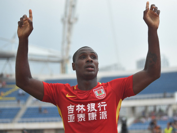 הכניע את ההגנה הרעה של ר.פ. איגהלו