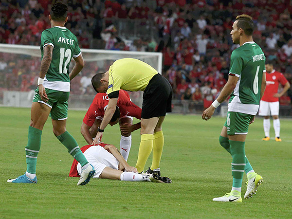 "באו לשבור רגליים". מליקסון על הקרקע (אלן שיבר)