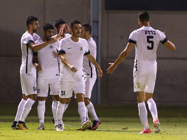 בקל. "ייקח זמן להתחבר" (לירון מולדובן)