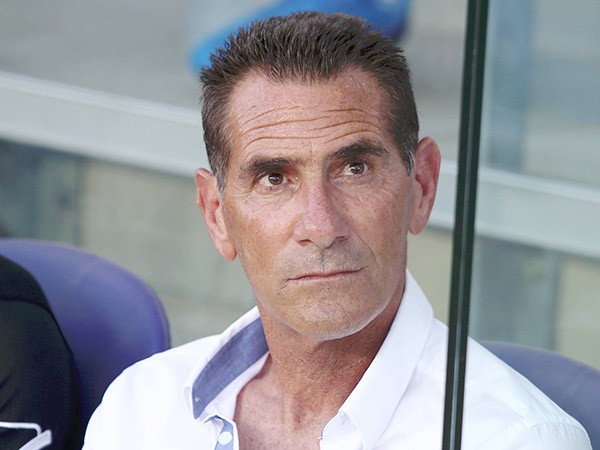 מחכה לחזרתו של פלאח. נעים (אלן שיבר)